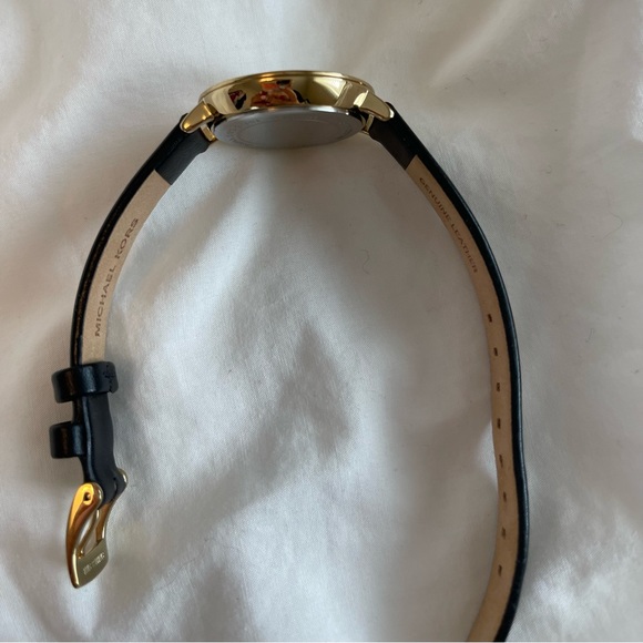 Authentic Michael Kors Watch - Picture 7 of 13